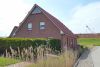 Ferienhaus Norddeich von außen mit Blick auf den Deich