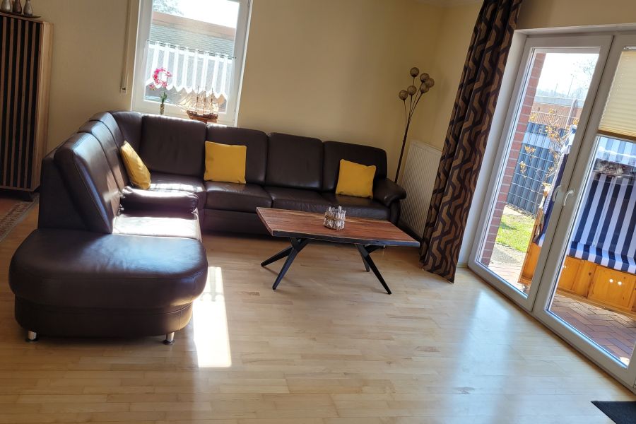 Wohnbereich mit großer Couch
